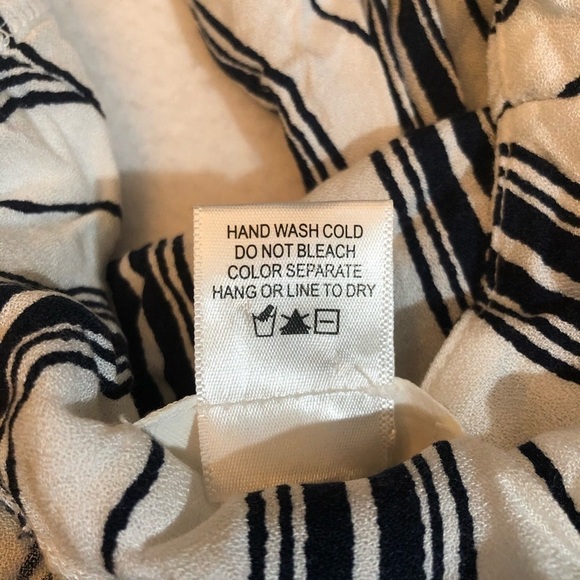 Urban romantics blouse crop stripe Vneck button - Picture 12 of 12